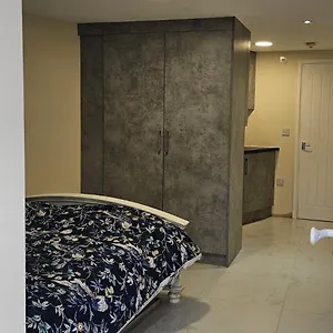 Apartment Cozy Near To Tube Station, Redbridge