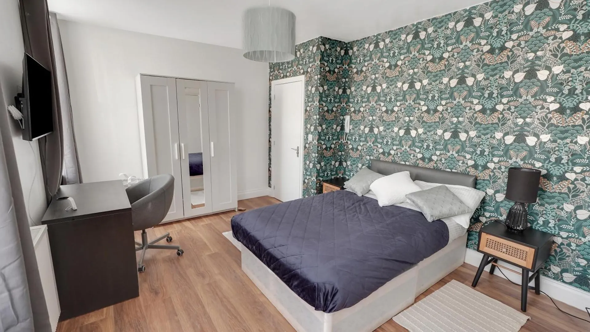 Comfy Double En-Suite Room In Barking Barking