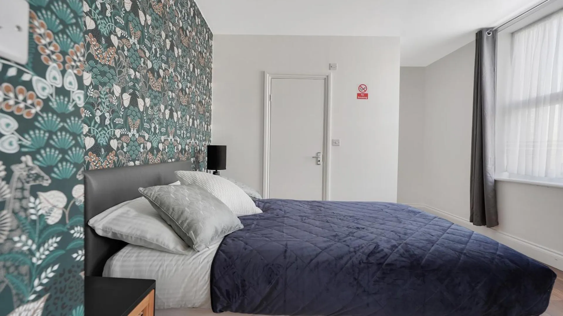 منزل للإقامة Comfy Double En-Suite Room In Barking باركنغ
